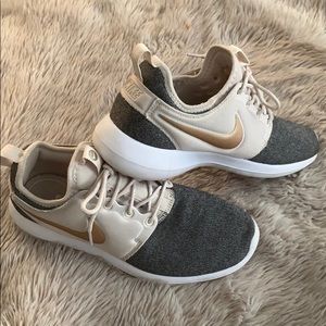 Nike Roche Two knit sneakers
